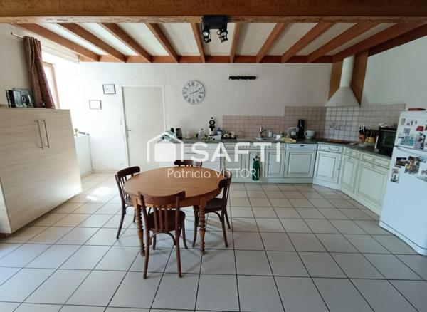 Propriété avec maison en pierre et dépendances