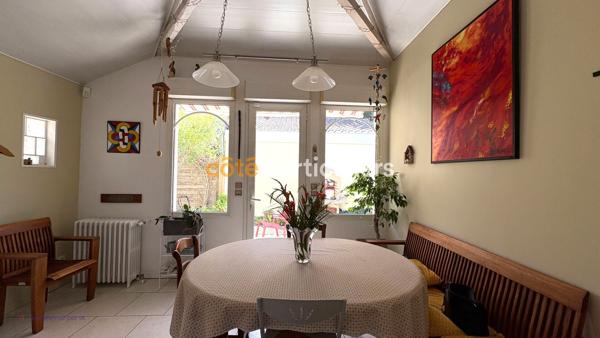 Vente
                Maison117 m² - 5 Pièces -
                    BORDEAUX (33200)
