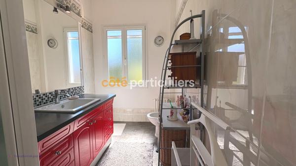Vente
                Maison117 m² - 5 Pièces -
                    BORDEAUX (33200)