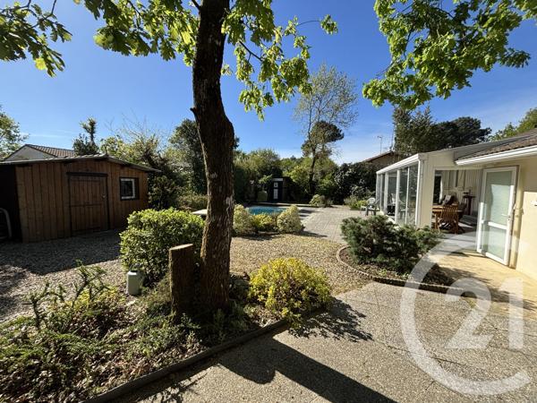 Maison à vendre  4 pièces - 136 m 2   LANTON  - 33