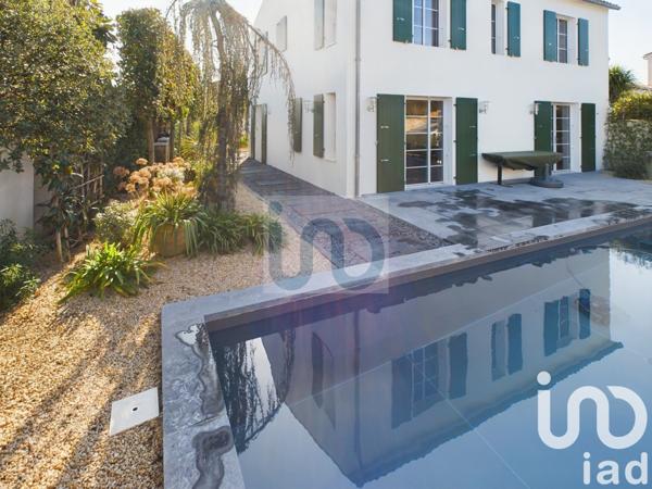 Maison traditionnelle 5 pièces de 130 m² à La Flotte (17630)