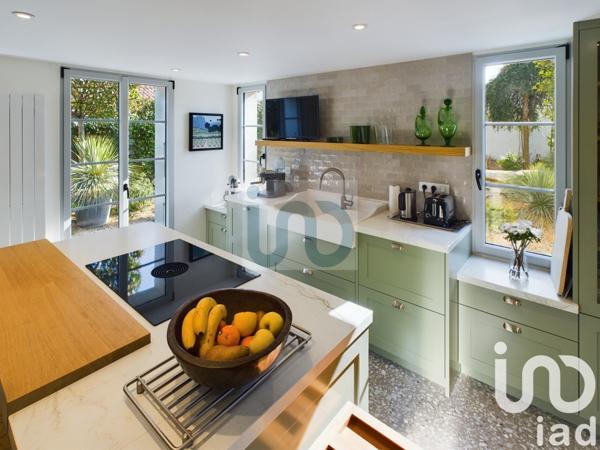 Maison traditionnelle 5 pièces de 130 m² à La Flotte (17630)