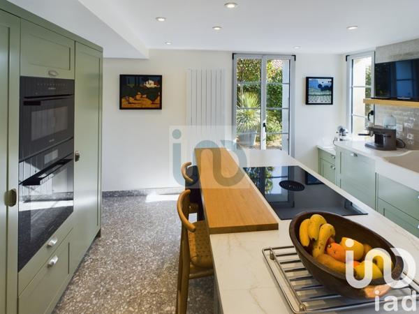 Maison traditionnelle 5 pièces de 130 m² à La Flotte (17630)