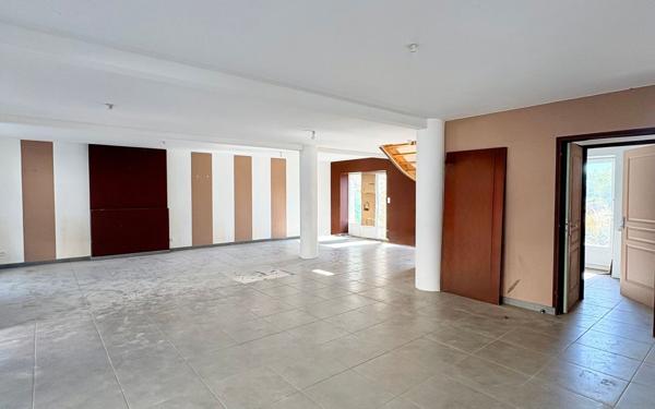 Maison à vendre    6 pièces •  Bélâbre