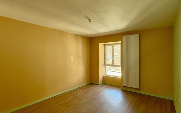 Maison à vendre    6 pièces •  Bélâbre