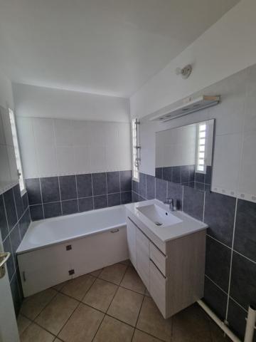 APPARTEMENT T4 A DUGAZON - LES ABYMES