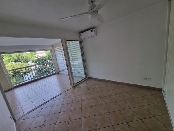 APPARTEMENT T4 A DUGAZON - LES ABYMES