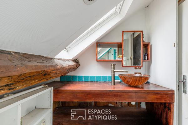 Dernier étage suspendu sous les toits