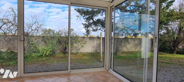 Maison d'habitation de plain-pied 118 m² dépendances garage 3 chambres véranda 