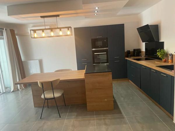 COUP DE COEUR- 3 pièces en rez-de-jardin avec 104m² d'extérieur, box double et résidence récente