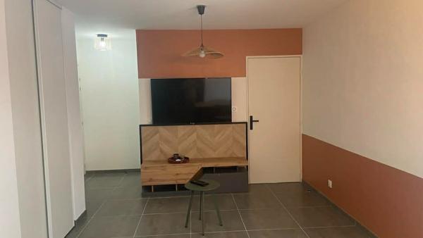 COUP DE COEUR- 3 pièces en rez-de-jardin avec 104m² d'extérieur, box double et résidence récente