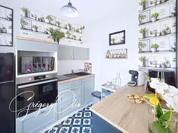 Appartement 2 pièces en duplex avec box et place de parking