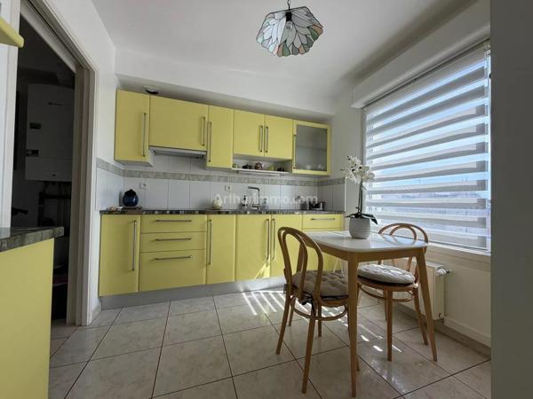 Vente                                                      Appartement
                        
                     3 pièces                      76 m2                     à Auray