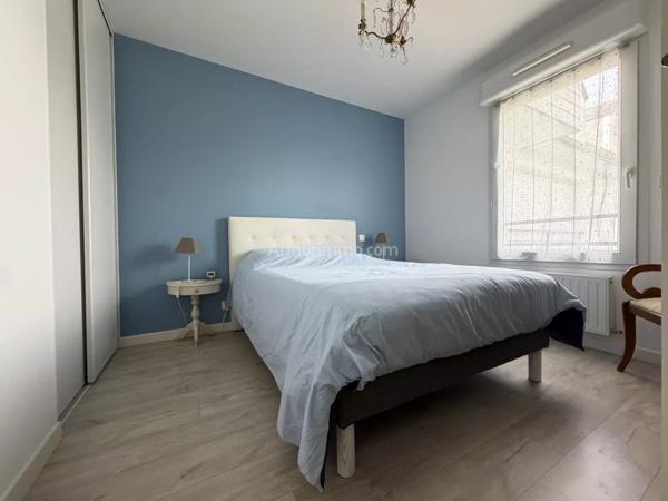 Vente                                                      Appartement
                        
                     3 pièces                      76 m2                     à Auray