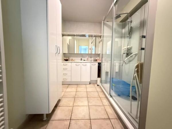 Vente                                                      Appartement
                        
                     3 pièces                      76 m2                     à Auray