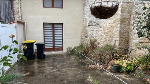 Nouveauté au cœur de Mansle, maison habitable immédiatement.