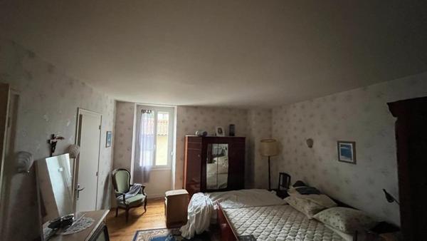 Nouveauté au cœur de Mansle, maison habitable immédiatement.