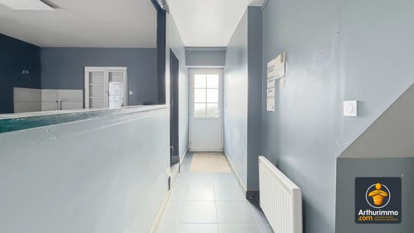 Vente                                                      Appartement
                        
                     3 pièces                      84 m2                     à Retournac