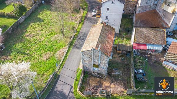 Vente                                                      Appartement
                        
                     3 pièces                      84 m2                     à Retournac