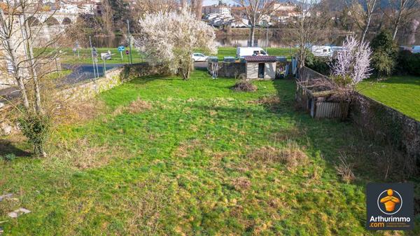 Vente                                                      Appartement
                        
                     3 pièces                      84 m2                     à Retournac