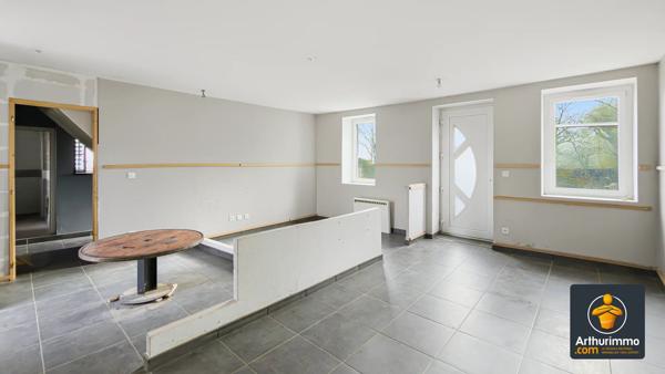Vente                                                      Appartement
                        
                     3 pièces                      84 m2                     à Retournac
