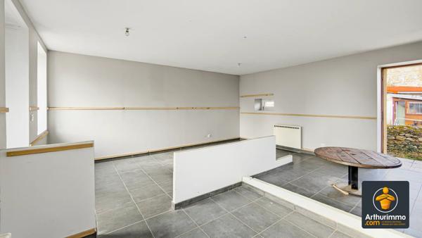 Vente                                                      Appartement
                        
                     3 pièces                      84 m2                     à Retournac