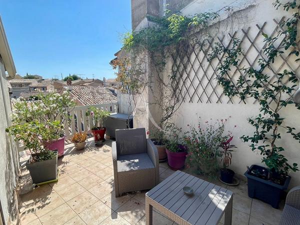 CHARMANTE MAISON DE VILLAGE AVEC TOIT TERRASSE À VALENSOLE