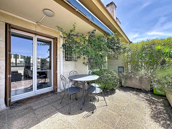 Intra-Muros T2 d'exception, terrasse panoramique garage et cave