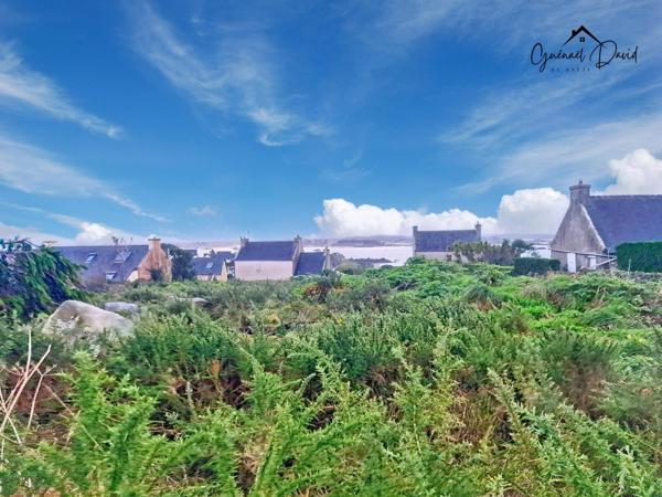 TERRAIN D'EXCEPTION SUR L'ÎLE DE BATZ AVEC VUE MER - CONSTRUCTIBLE - CU OPERATIONNEL - 1 054 M2