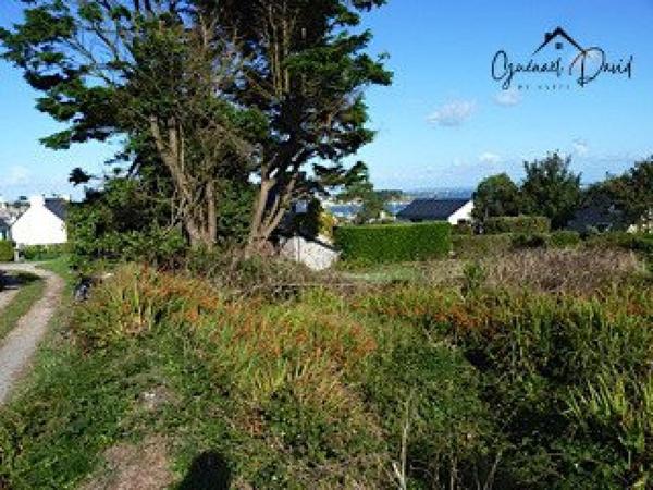 TERRAIN D'EXCEPTION SUR L'ÎLE DE BATZ AVEC VUE MER - CONSTRUCTIBLE - CU OPERATIONNEL - 1 054 M2