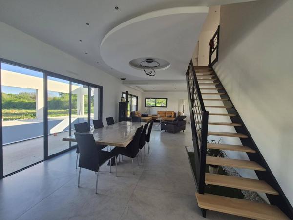 PROPRIETE DE 241 M2 HABITABLE SUR UN TERRAIN DE 3900 M2