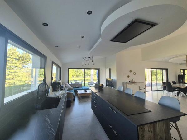 PROPRIETE DE 241 M2 HABITABLE SUR UN TERRAIN DE 3900 M2