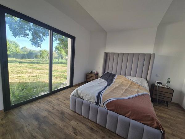 PROPRIETE DE 241 M2 HABITABLE SUR UN TERRAIN DE 3900 M2