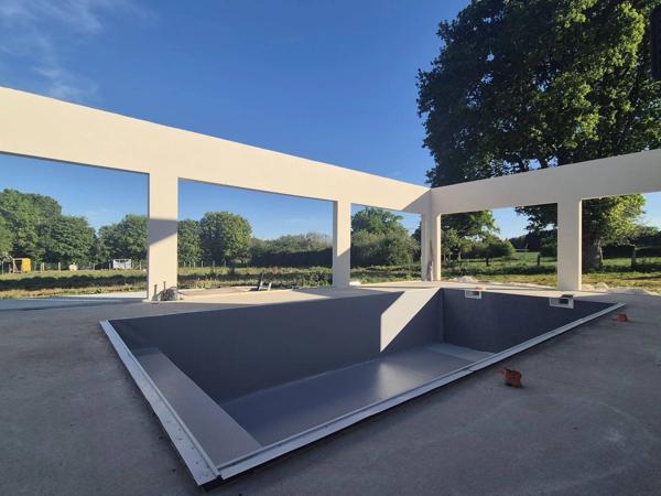 PROPRIETE DE 241 M2 HABITABLE SUR UN TERRAIN DE 3900 M2