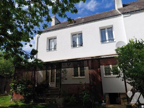  Maison T5 rénovée - 119 m² - Pontivy (56300) - Morbihan
Située dans un quartier calme et rech...