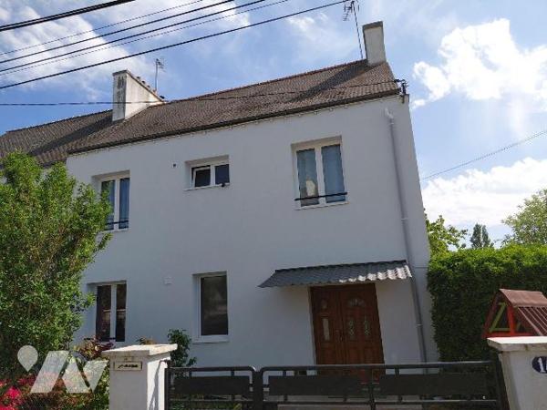  Maison T5 rénovée - 119 m² - Pontivy (56300) - Morbihan
Située dans un quartier calme et rech...