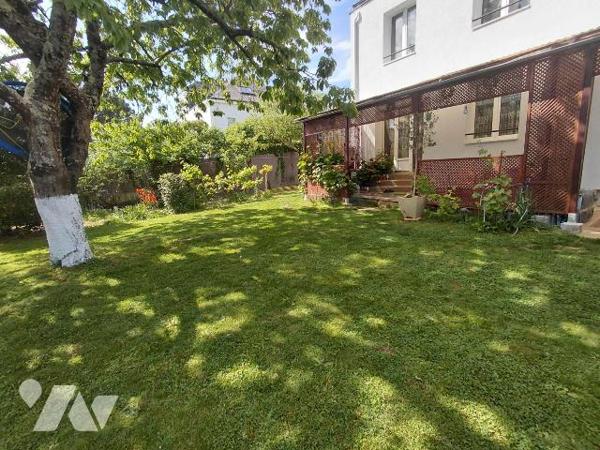  Maison T5 rénovée - 119 m² - Pontivy (56300) - Morbihan
Située dans un quartier calme et rech...
