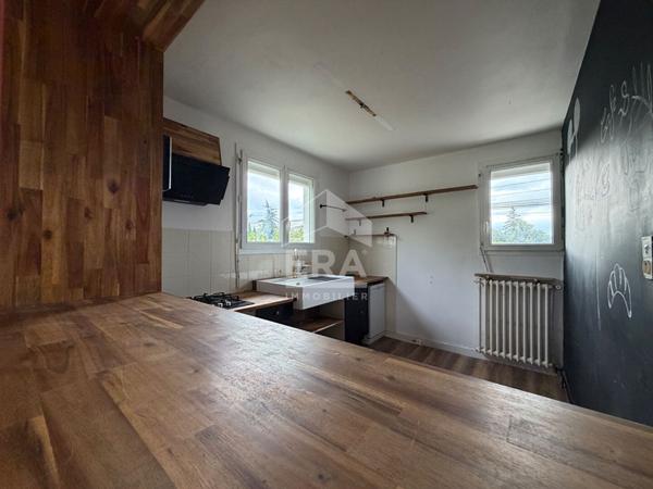 A vendre, maison 4 chambres avec garage & jardin, proche de toutes commodités.