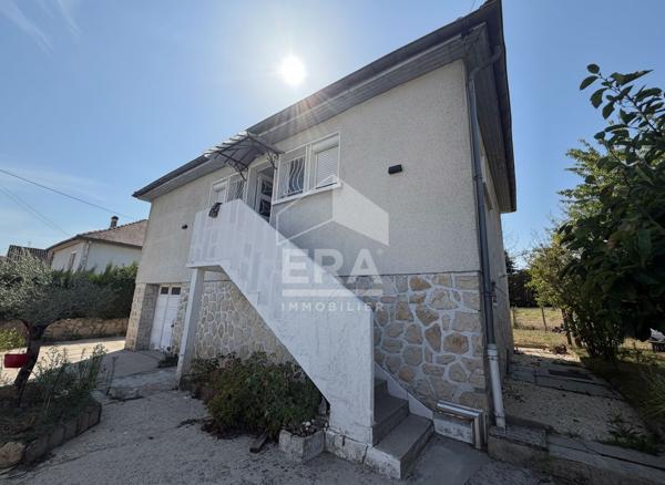 A vendre, maison 4 chambres avec garage & jardin, proche de toutes commodités.