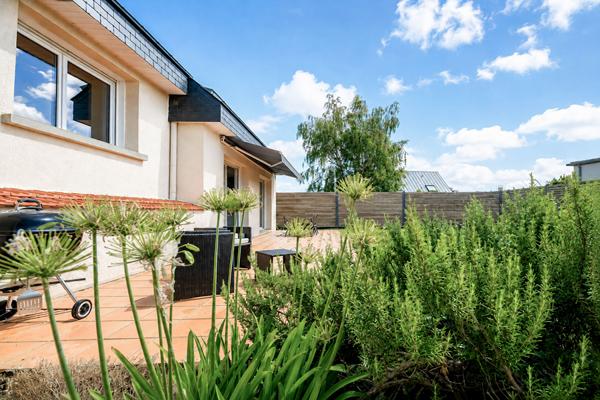 Maison Betton HYPER CENTRE /  PLUS DE 200 M² / REVENUS LOCATIFS /  TERRAIN 700 M²  / SOUS  SOL ET TRES GRAND GARAGE
