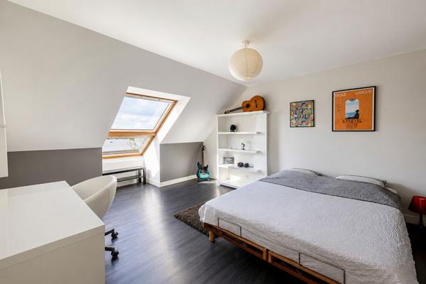 Maison Betton HYPER CENTRE /  PLUS DE 200 M² / REVENUS LOCATIFS /  TERRAIN 700 M²  / SOUS  SOL ET TRES GRAND GARAGE