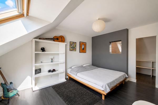 Maison Betton HYPER CENTRE /  PLUS DE 200 M² / REVENUS LOCATIFS /  TERRAIN 700 M²  / SOUS  SOL ET TRES GRAND GARAGE