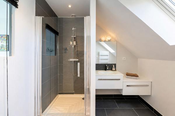 Maison Betton HYPER CENTRE /  PLUS DE 200 M² / REVENUS LOCATIFS /  TERRAIN 700 M²  / SOUS  SOL ET TRES GRAND GARAGE