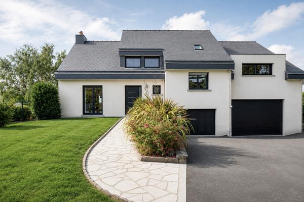 Maison Betton HYPER CENTRE /  PLUS DE 200 M² / REVENUS LOCATIFS /  TERRAIN 700 M²  / SOUS  SOL ET TRES GRAND GARAGE