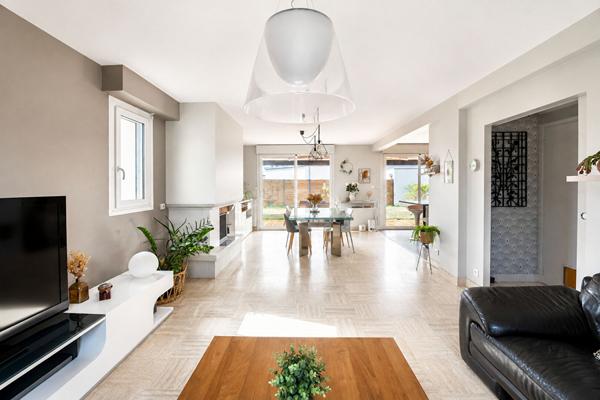 Maison Betton HYPER CENTRE /  PLUS DE 200 M² / REVENUS LOCATIFS /  TERRAIN 700 M²  / SOUS  SOL ET TRES GRAND GARAGE