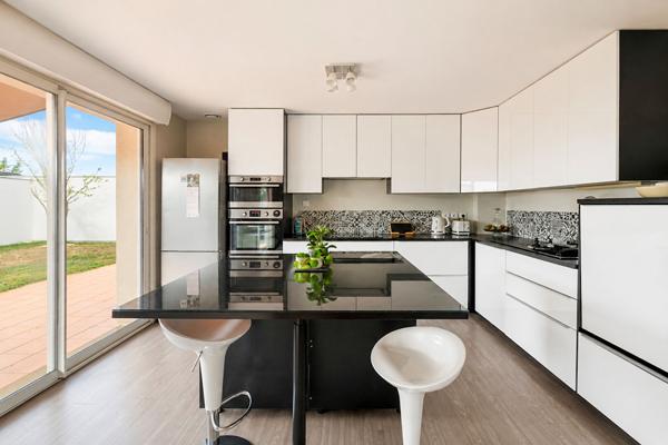 Maison Betton HYPER CENTRE /  PLUS DE 200 M² / REVENUS LOCATIFS /  TERRAIN 700 M²  / SOUS  SOL ET TRES GRAND GARAGE