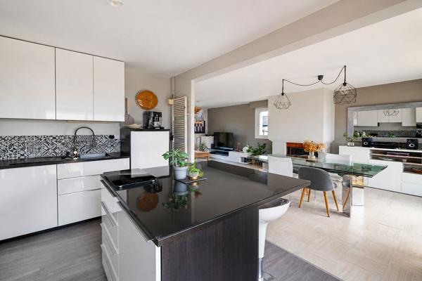 Maison Betton HYPER CENTRE /  PLUS DE 200 M² / REVENUS LOCATIFS /  TERRAIN 700 M²  / SOUS  SOL ET TRES GRAND GARAGE