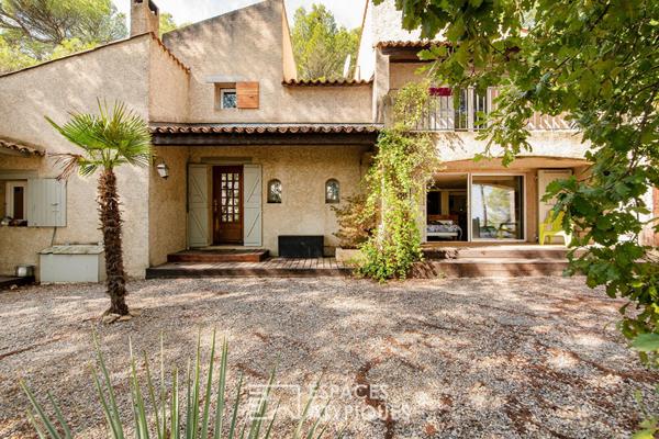 Villa avec vue imprenable et piscine, un oasis de tranquillité