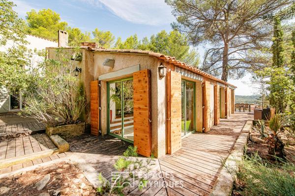 Villa avec vue imprenable et piscine, un oasis de tranquillité