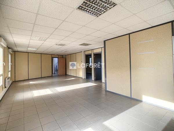 Location bureau près de Bourgoin-Jallieu - 4 pièce(s) - 100 m² - 1 550 € par mois